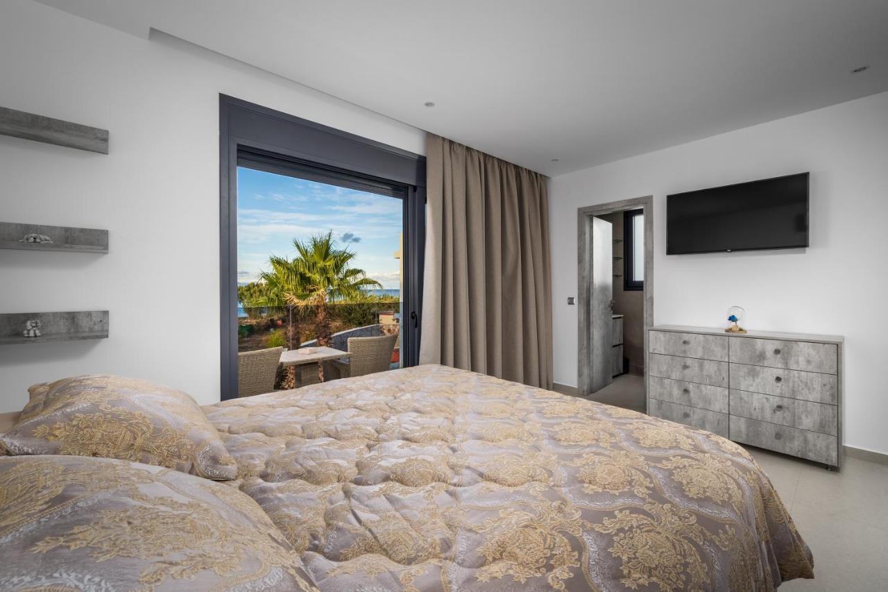 Penelope Beachfront Villa Kremasti  Luaran gambar